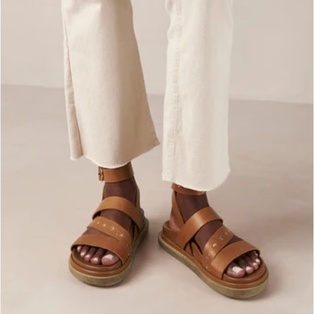 Alohas Beat Tan Chunky Sandals NWT